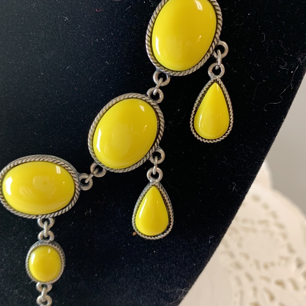 Vintage Necklace 9” Double strand 18” single strand. Beautiful yellow beads. - Picture 7 of 8